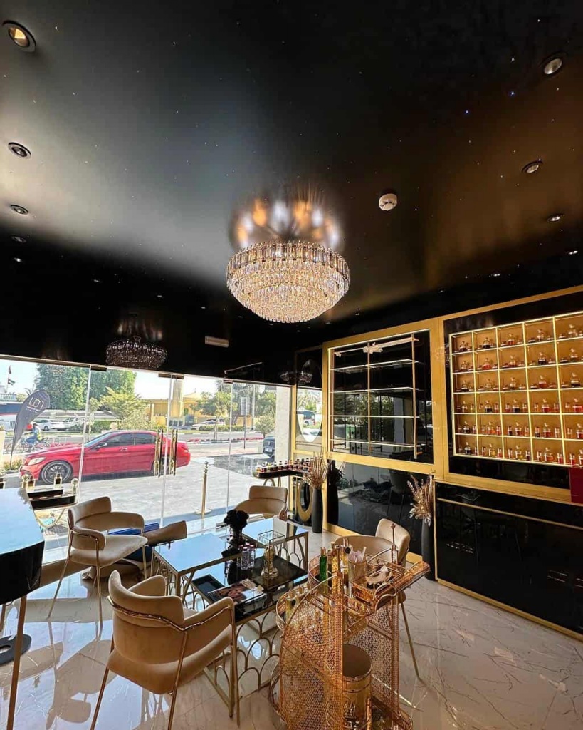 Premium Black Star Ceiling creating an elegant shopping atmosphere with integrated architectural lighting. Premium Black Star Ceiling creating an elegant shopping atmosphere with integrated architectural lighting.