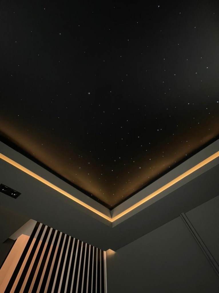 Backlit wellness stretch ceiling – seamless LED ceiling lighting for relaxing and premium wellness environments Backlit wellness stretch ceiling – seamless LED ceiling lighting for relaxing and premium wellness environments