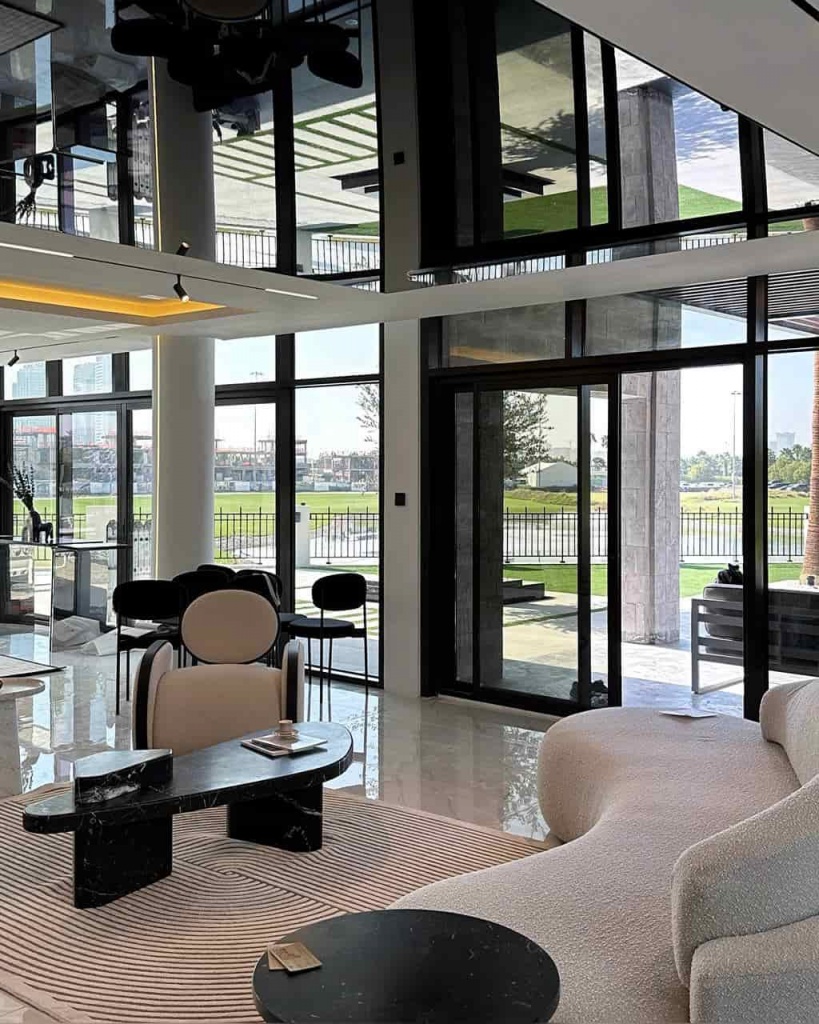 Modern mirror-effect stretch ceiling creating elegant reflections and architectural depth inside a luxury Dubai villa. Modern mirror-effect stretch ceiling creating elegant reflections and architectural depth inside a luxury Dubai villa.