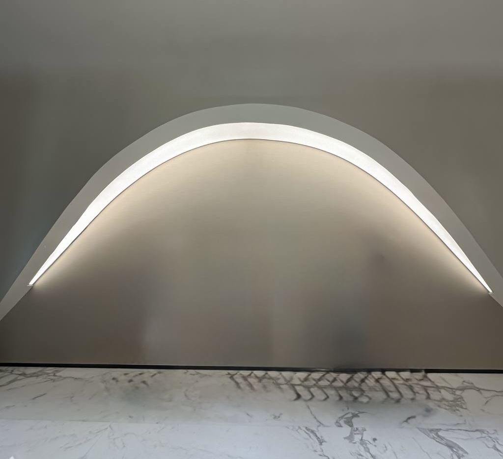 Premium illuminated stretch wall and ceiling system creating a minimalist luxury atmosphere inside a diamond company office. Premium illuminated stretch wall and ceiling system creating a minimalist luxury atmosphere inside a diamond company office.
