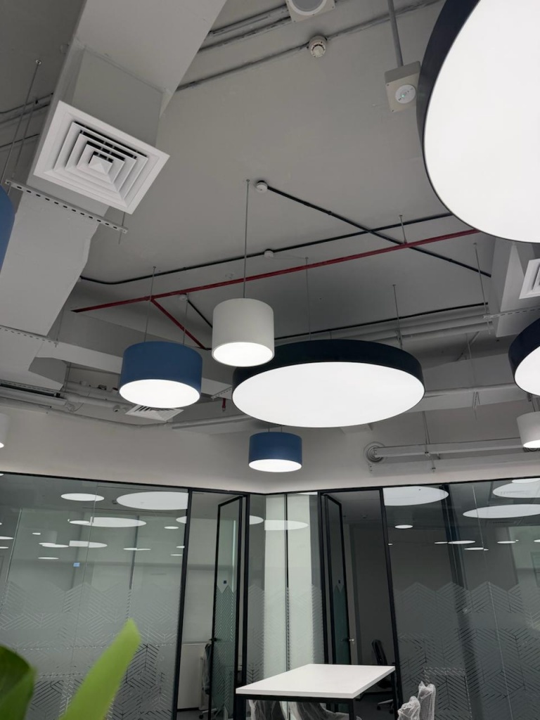 Backlit coworking stretch ceiling – seamless LED ceiling lighting for startup hubs and modern office interiors Backlit coworking stretch ceiling – seamless LED ceiling lighting for startup hubs and modern office interiors