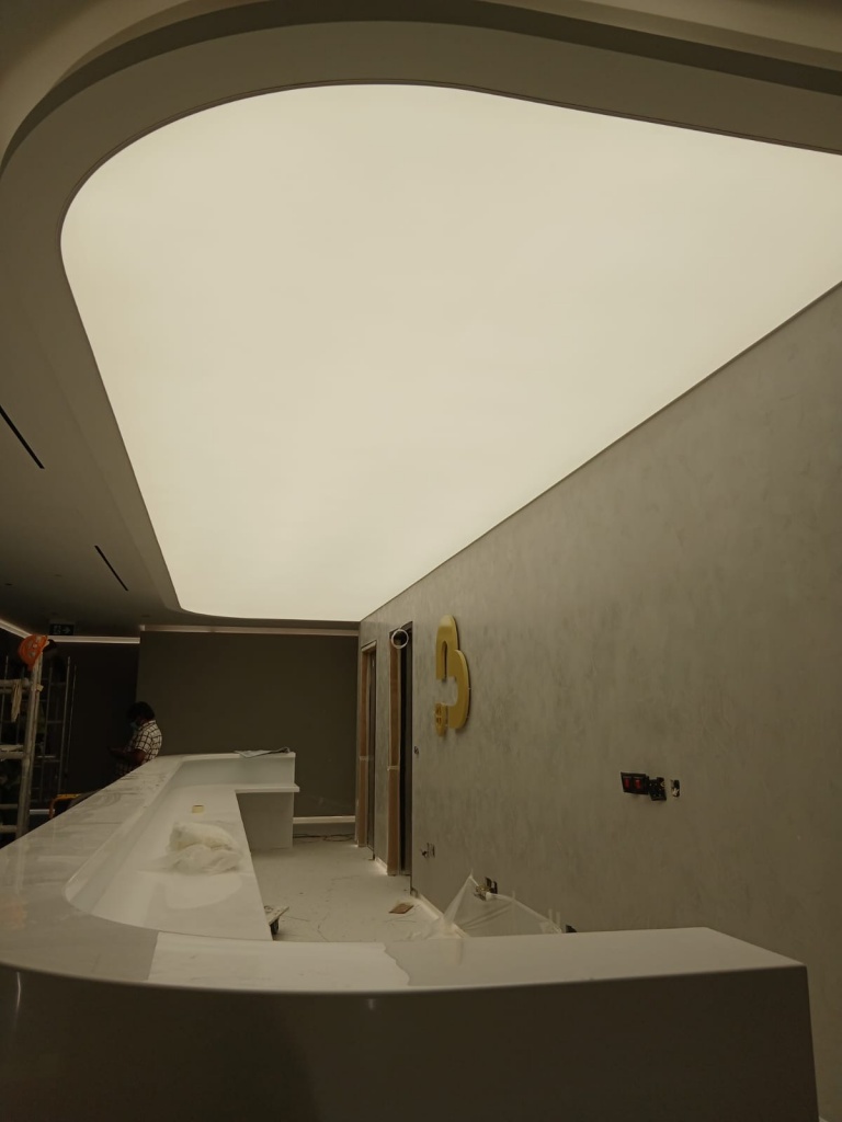 Modern stretch ceiling design compared to gypsum ceiling – seamless LED ceiling solution for contemporary interiors Modern stretch ceiling design compared to gypsum ceiling – seamless LED ceiling solution for contemporary interiors