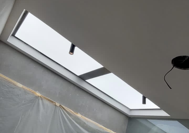 Stretch ceiling design benefits in Dubai – integrated lighting and premium ceiling solution for residential and commercial spaces Stretch ceiling design benefits in Dubai – integrated lighting and premium ceiling solution for residential and commercial spaces