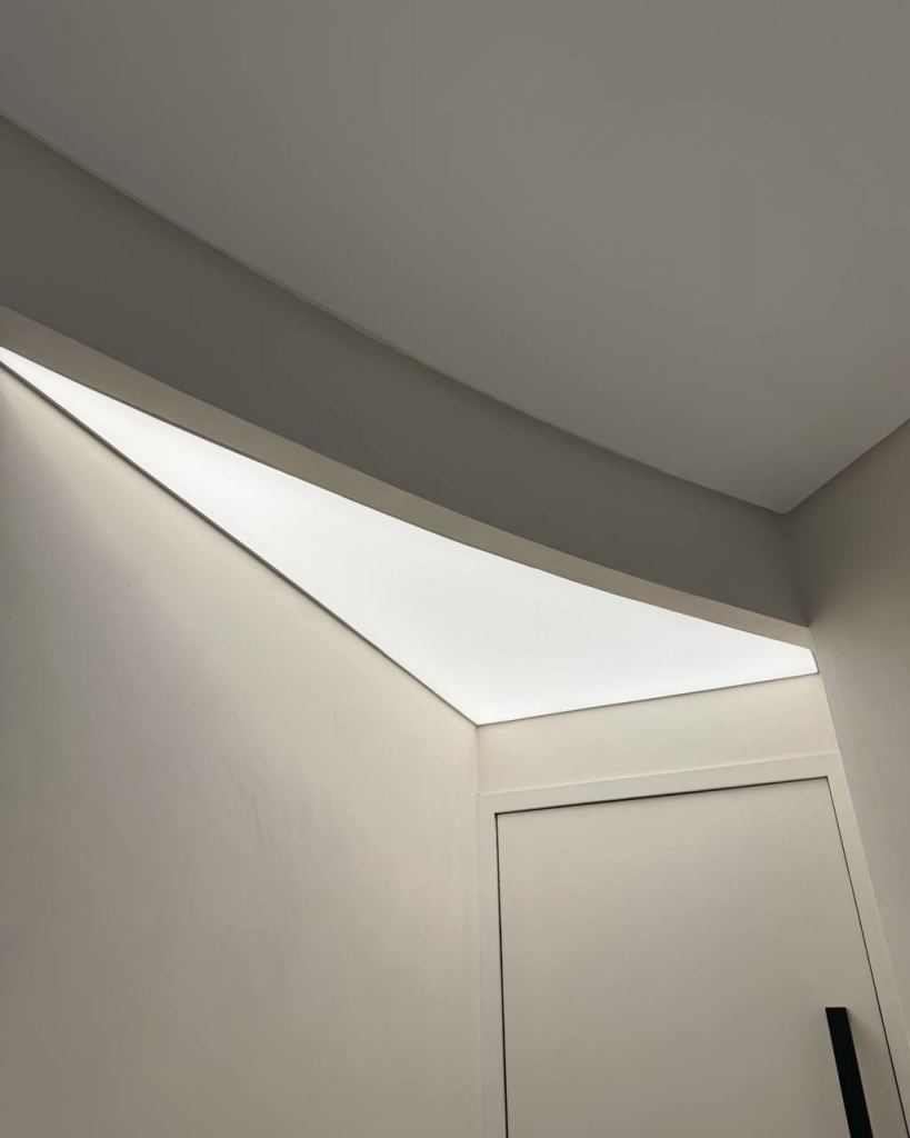 Custom illuminated stretch ceiling with geometric lightboxes installed in a luxury diamond trading office in Jumeirah Lakes Towers. Custom illuminated stretch ceiling with geometric lightboxes installed in a luxury diamond trading office in Jumeirah Lakes Towers.